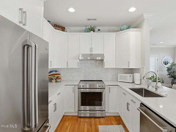 3rd image of 221 Silver Sloop Way