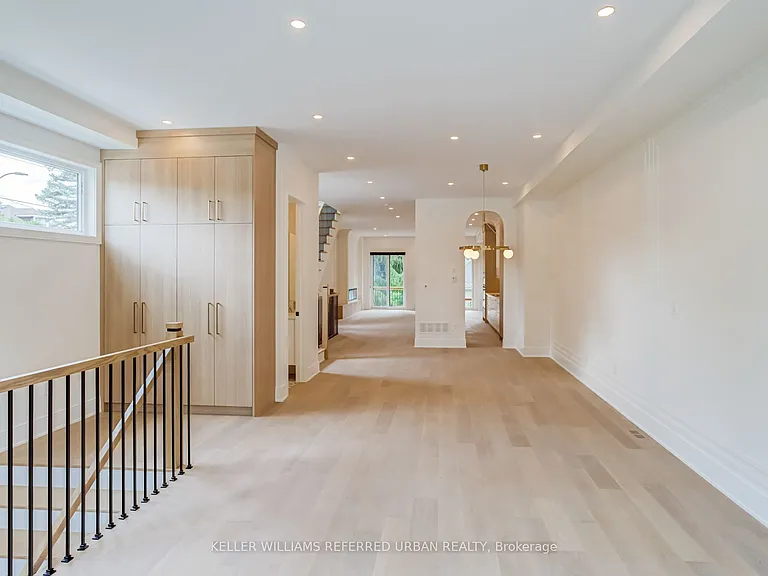 39 Wesley Ave — Photo 6