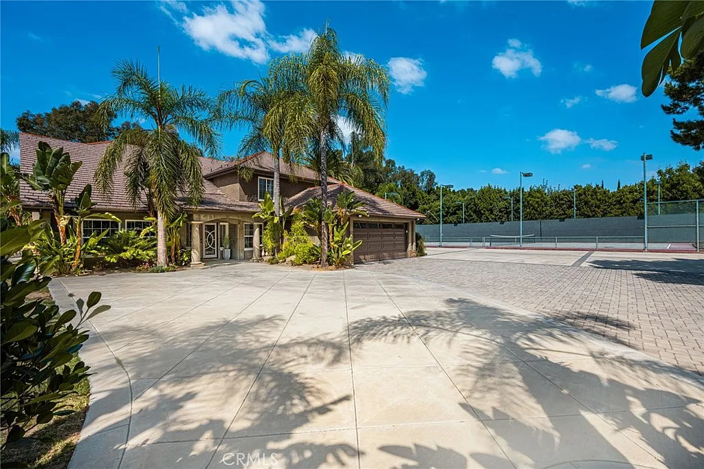 5 bed, 3.5 bath, 3195 sqft, $9,500 — Photo 3