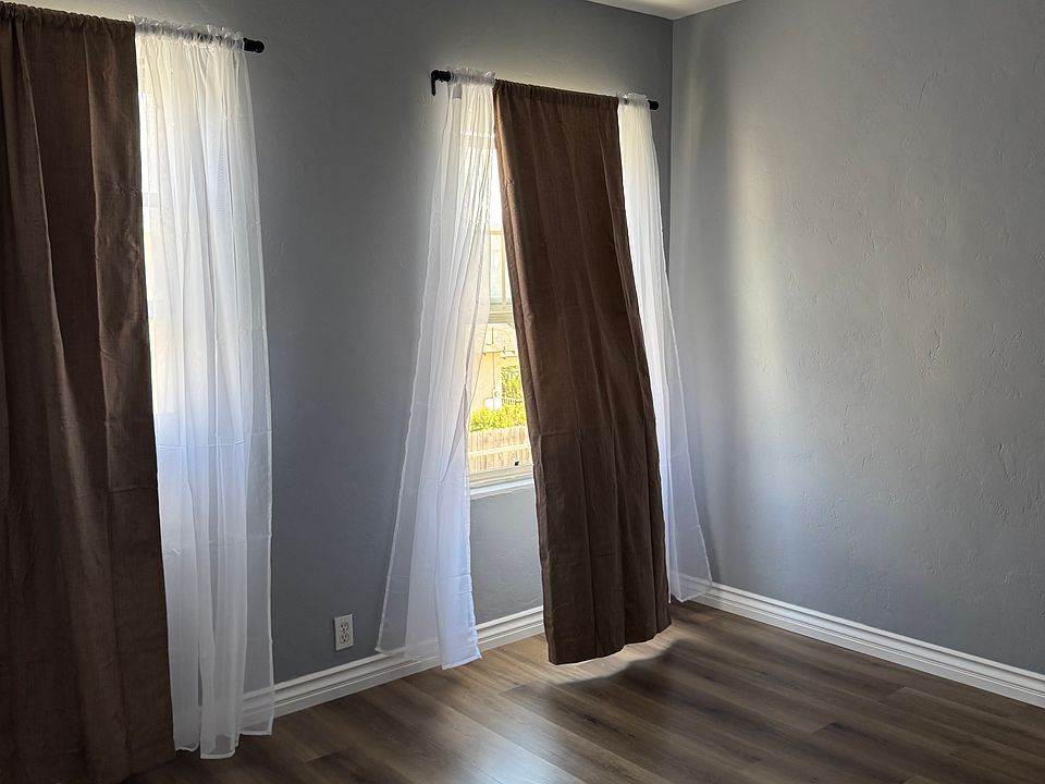 Bedroom with 1-window AC