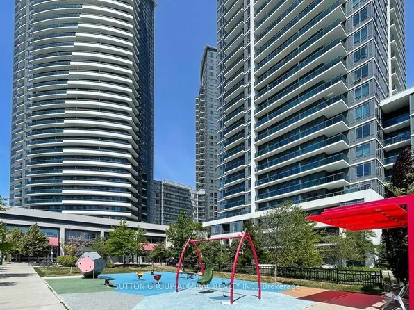 7167 Yonge St #311, Markham, ON L3T 0E1