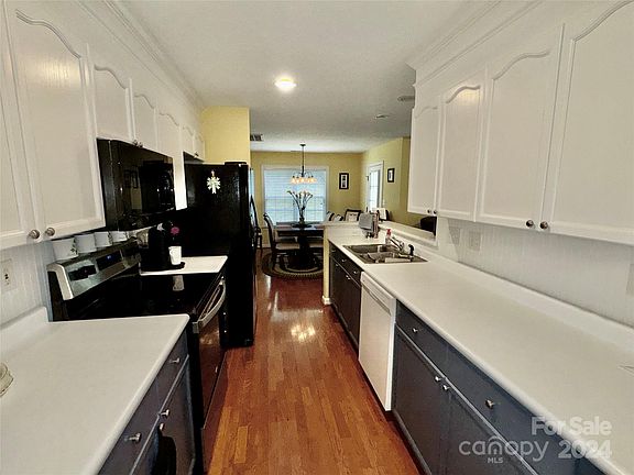 5th image of 120 Ashwood Ln
