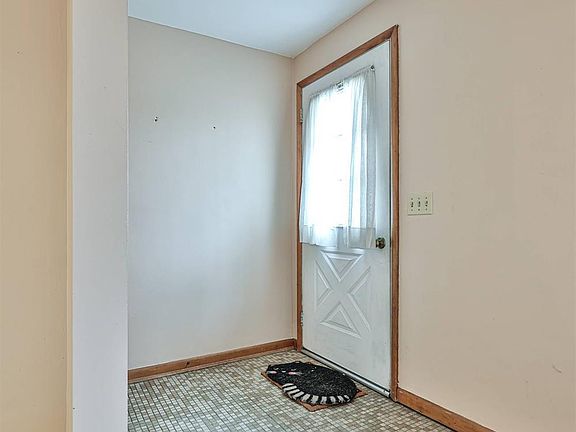 4th image of 5688 Sherwood Dr