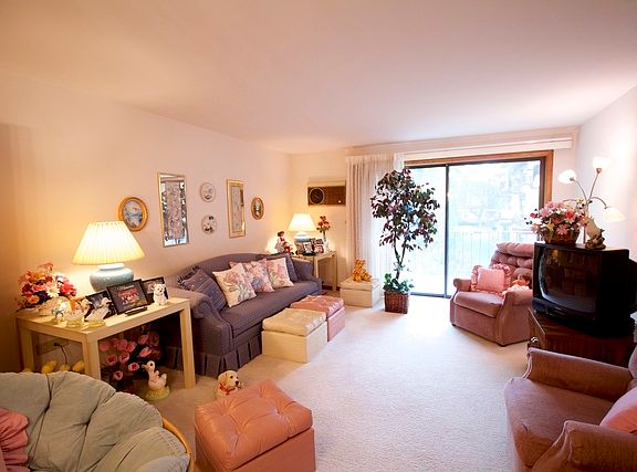 5th image of 5340 W Windsor Ave APT 2G