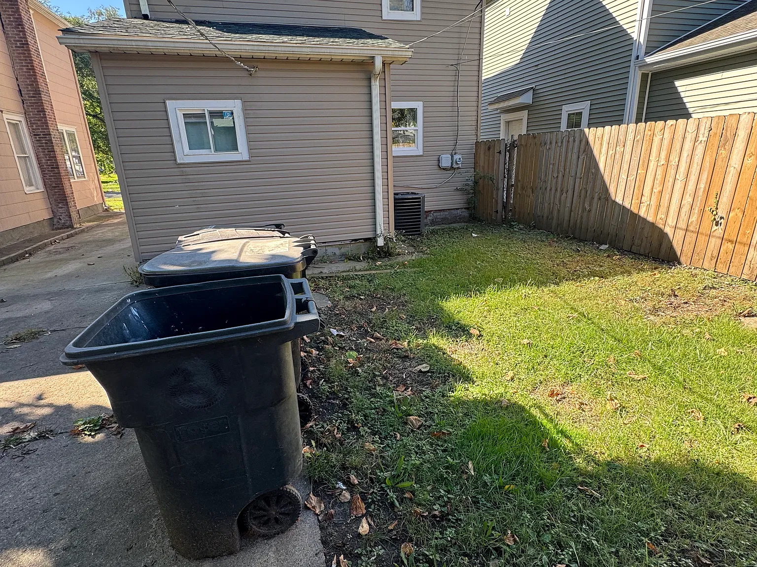 4 bed, 1328 sqft, $2,000 — Photo 3