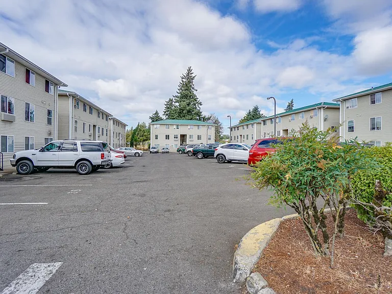 Beverly Rose Apartments — Photo 63