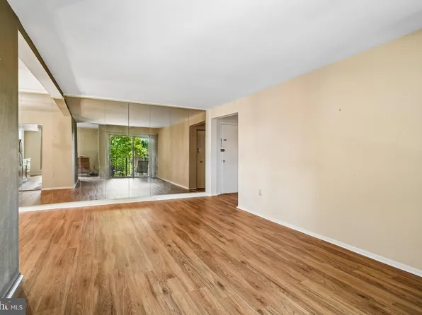 3360 Woodburn Rd APT 33, Annandale, VA 22003