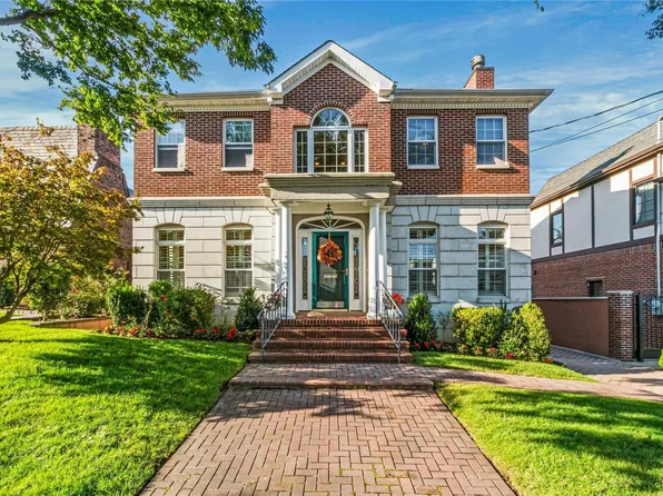 166-27 14th Avenue, Beechhurst, NY 11357
