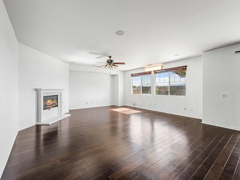 1364 Wellington Dr — Photo 9