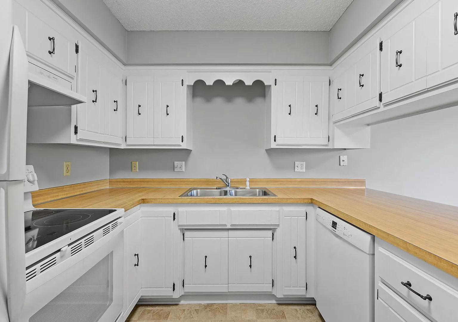 3BR/2Bath Townhome Available Early Sept! — Photo 3