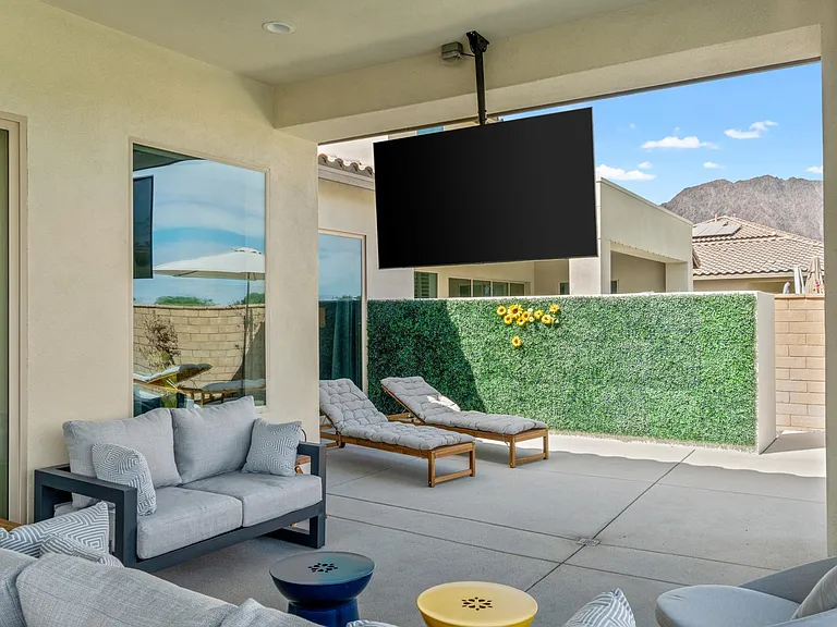 Outdoor Patio Couches and Loungers