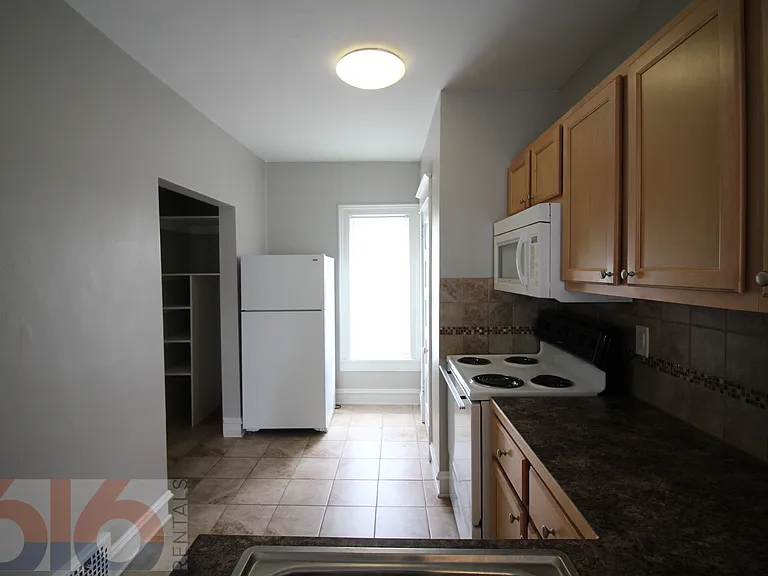 948 Park St SW #2 — Photo 2