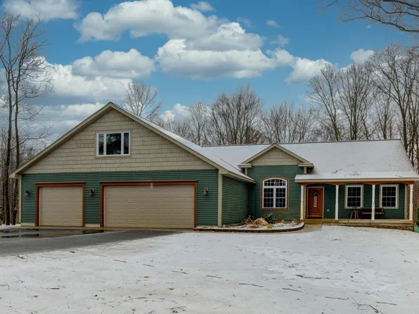 10352 Betsie Creek Dr, Interlochen, MI 49643