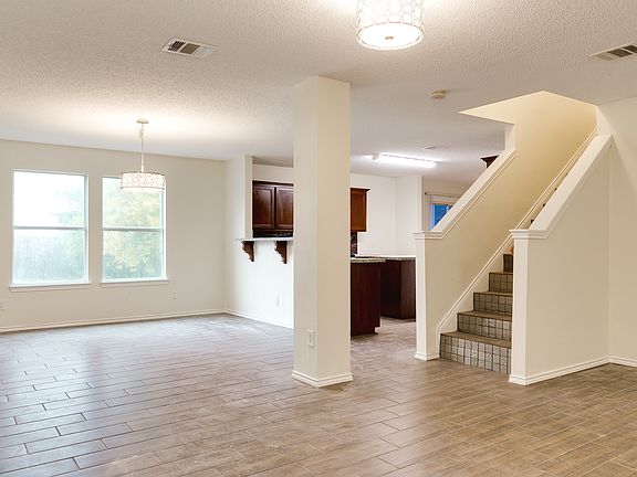 5th image of 4111 Drury Dr