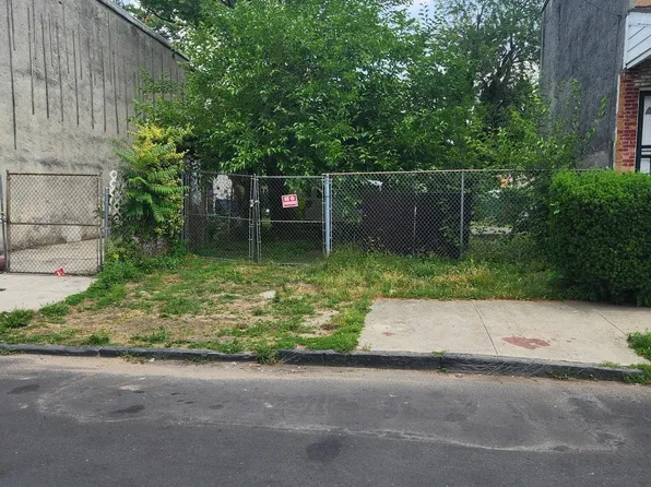 142 N 25th St, Camden, NJ 08105