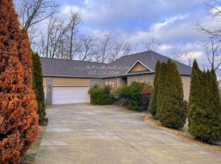 626 Crossing Dr, Branson West, MO 65737