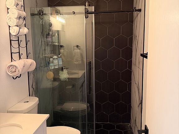 3rd image of 2891 Canyon Crest Dr APT 63