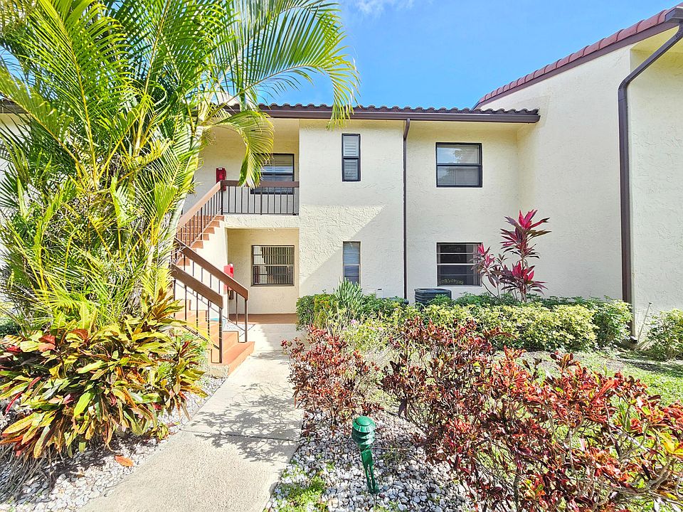 1st image of 21815 Arriba Real #12e