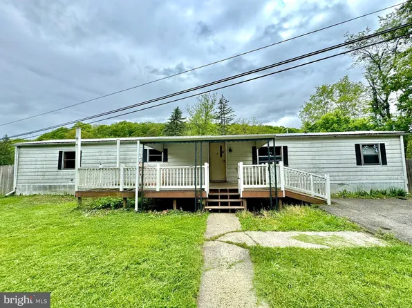 2288 Sunny Rd, New Ringgold, PA 17960
