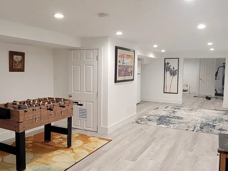 Manor Ln — Photo 13