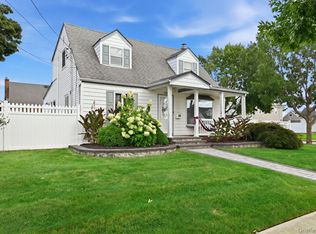 980 Washington Ave, Westbury, NY 11590