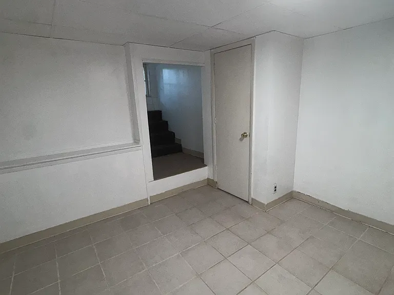 174 Carey Ave #BASEMENT — Photo 1