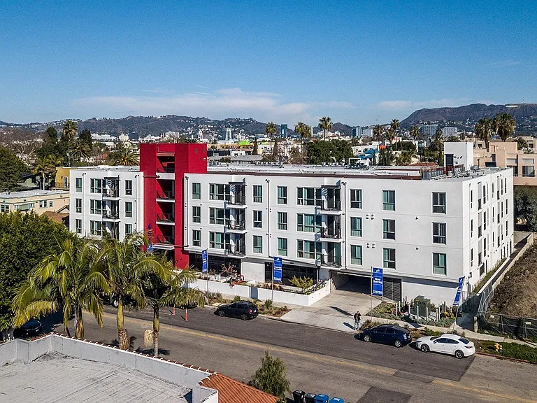 Lido Apartments - 4847 Oakwood — Photo 1