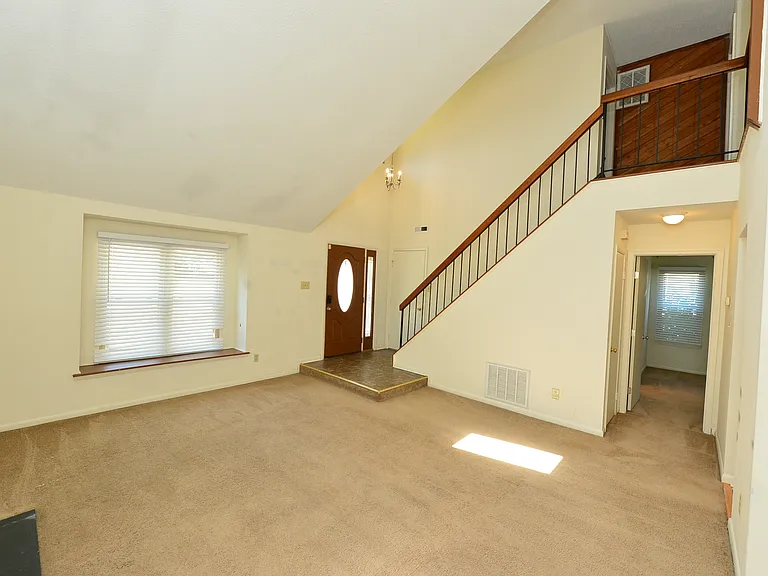 1548 Beachview Dr — Photo 4