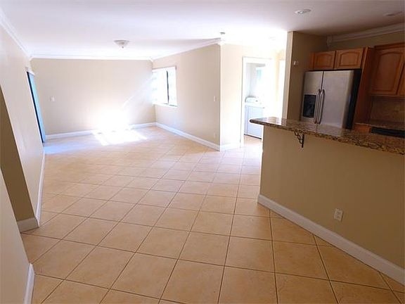 3rd image of 5036 SW 40th Ave