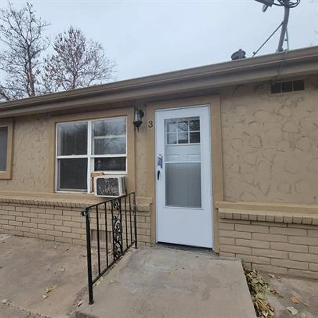 SH320 — Photo 1