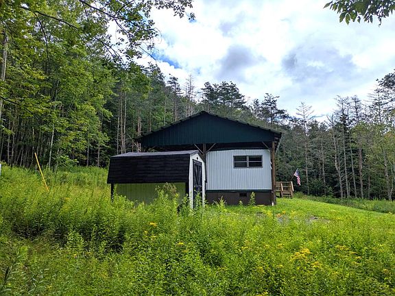 3rd image of 907 Skip Gray Rd