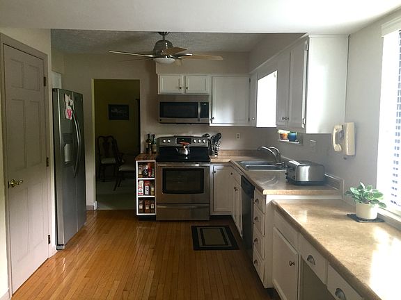 3rd image of 5891 Country View Dr