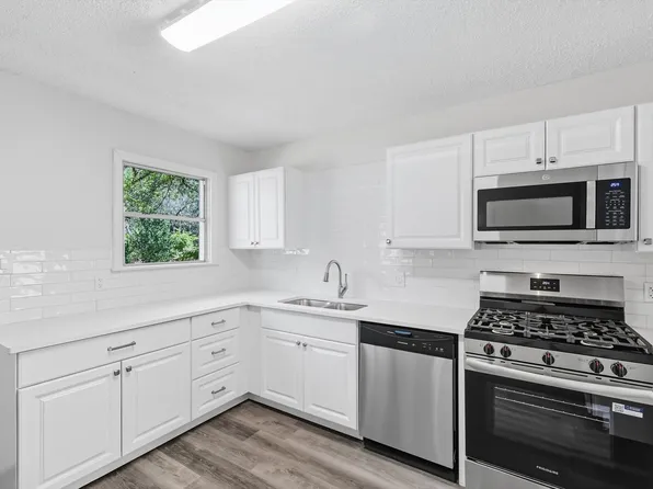 5025 Cedarhill Rd, Fort Worth, TX 76116