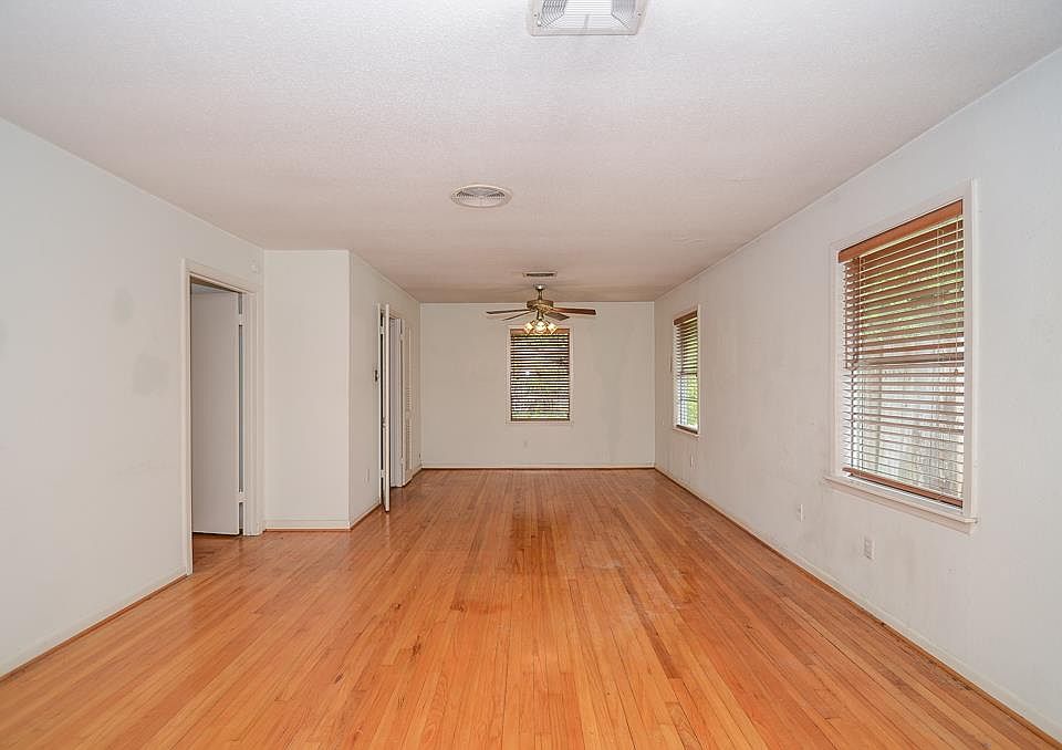 1st image of 1401 Glenmore Forest St