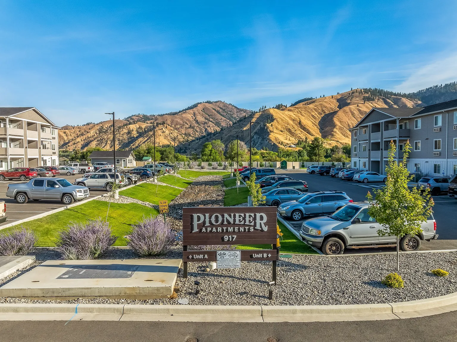 Pioneer Apartments — Photo 1