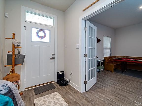3rd image of 9397 Lakeside St