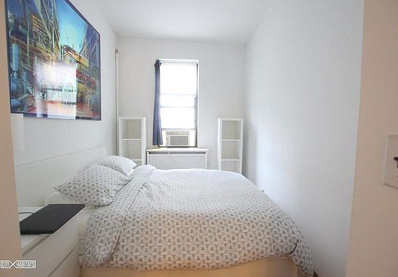 3rd image of 146 W 70th St APT 4R
