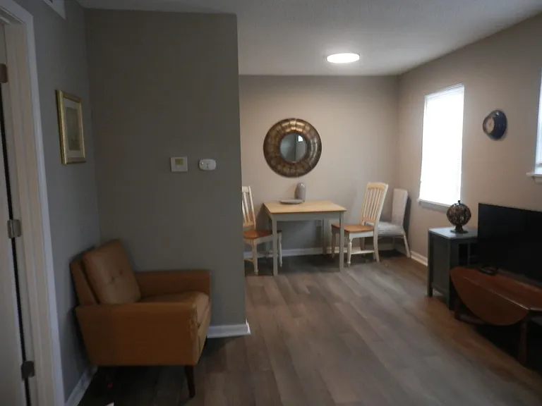 213 N Ann St — Photo 3