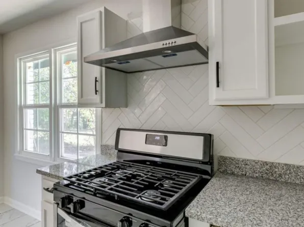 809 General Senter Dr, Midwest City, OK 73110