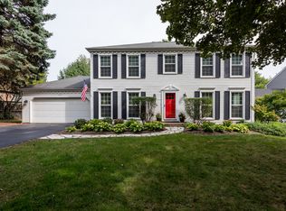 163 Hedge Ct, Glen Ellyn, IL 60137