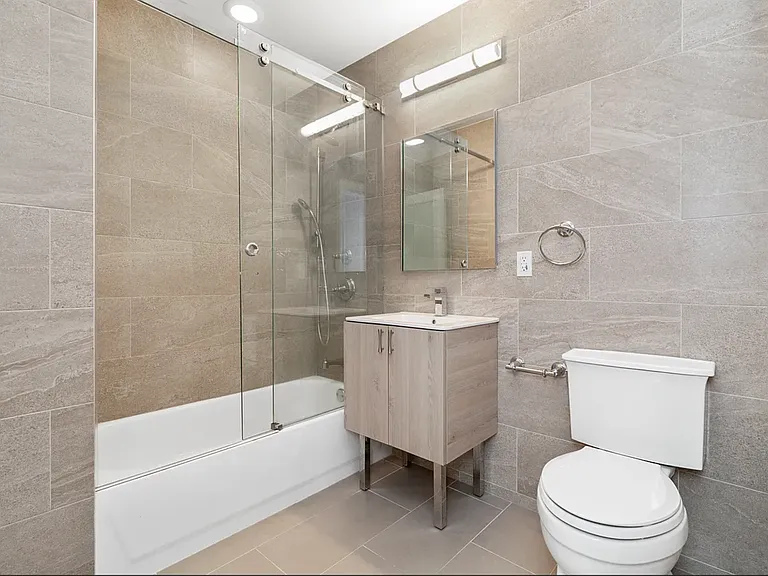 110 Greenwich St #7G — Photo 7