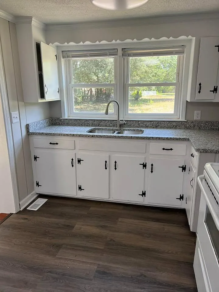 809 Knapp Street — Photo 4