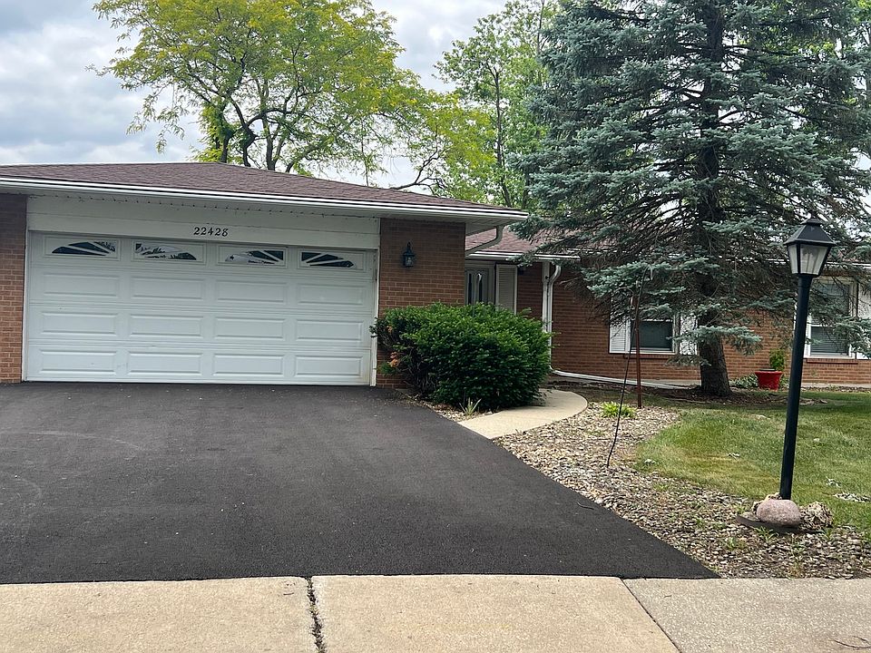 1st image of 22428 Lakeshore Dr