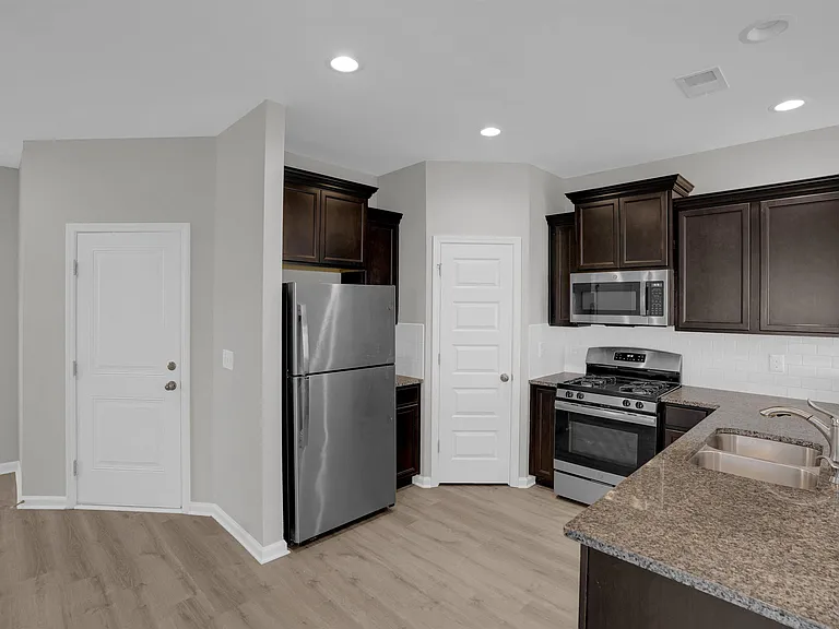 1106 Bergenfield Ln — Photo 8