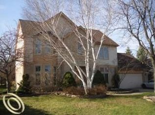 9899 Hillcrest Dr, Plymouth, MI 48170