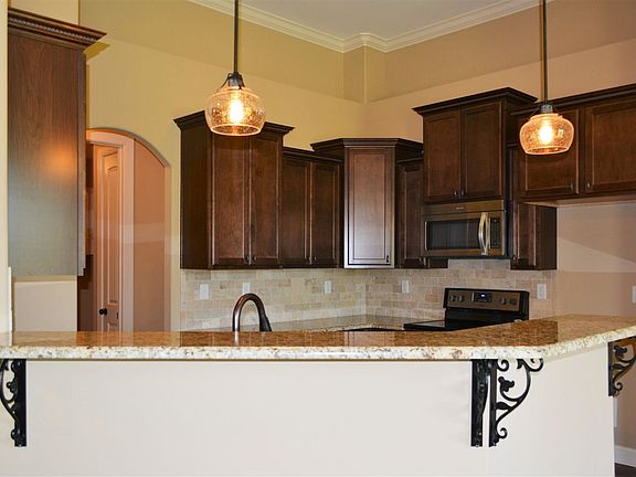 2nd image of 1865 Linden Dr