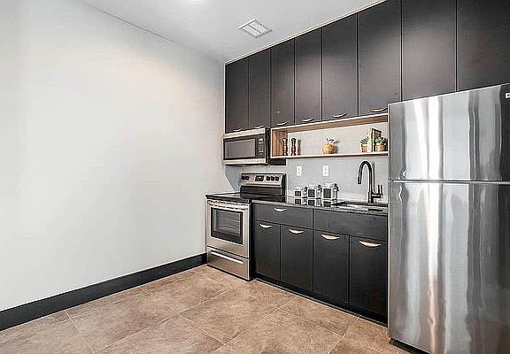 2nd image of 1173 Hoe Ave #4A