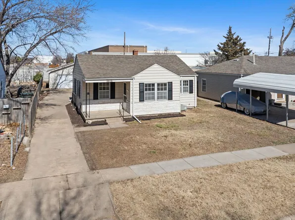 3814 E Countryside Plz, Wichita, KS 67218