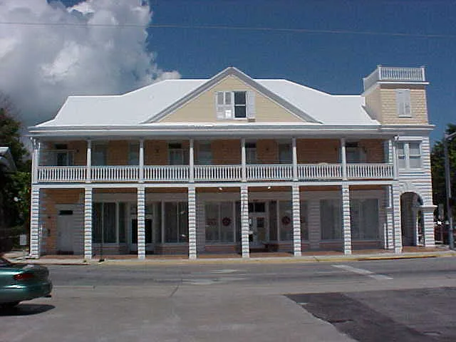 921 White St
