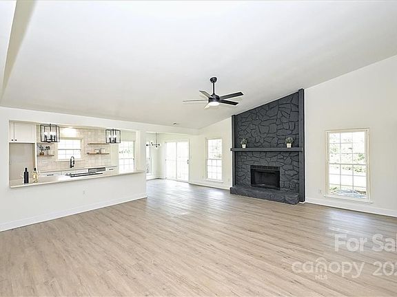 3rd image of 6413 Danbrooke Park Dr